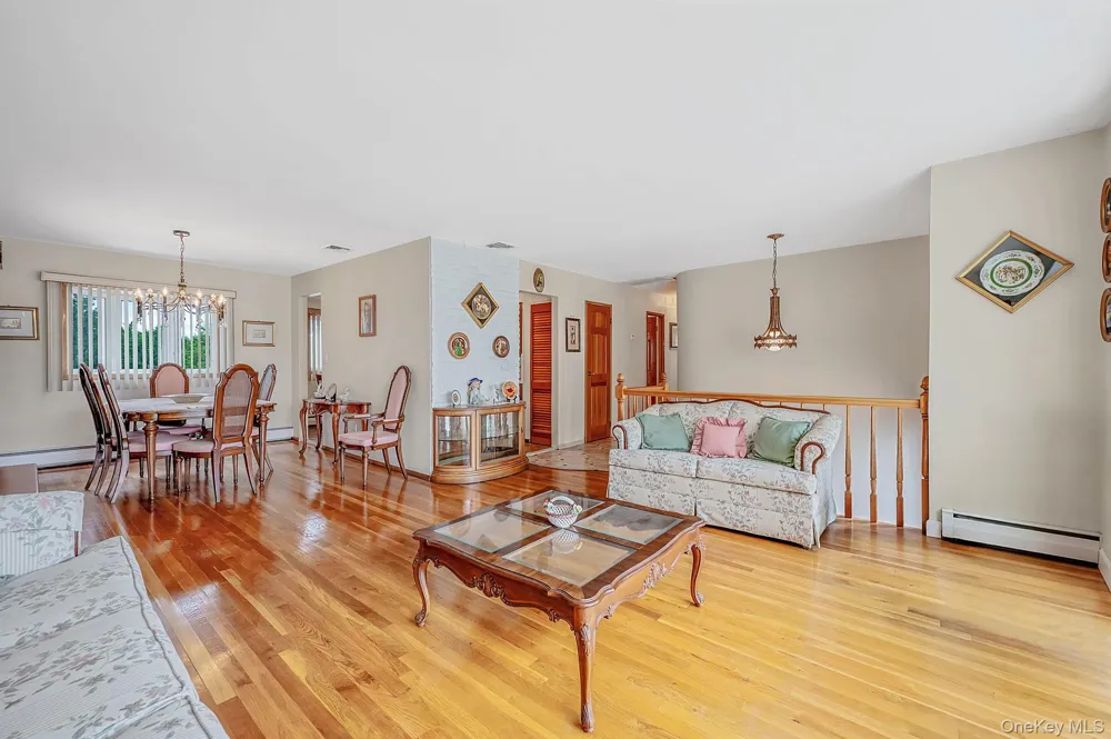 21 Page Drive Hicksville, NY 11801