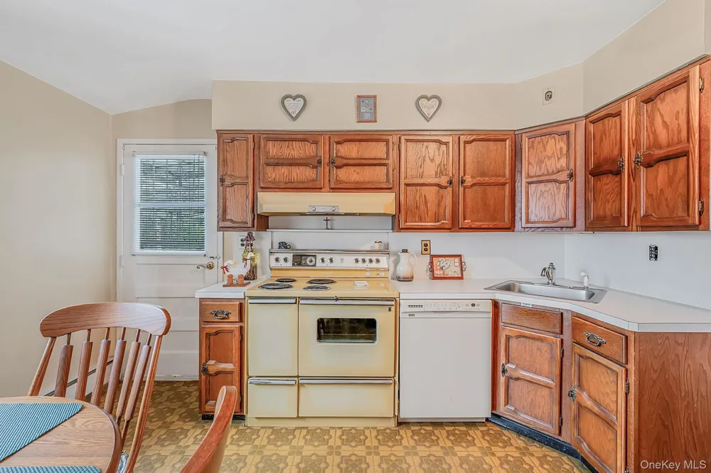 21 Page Drive Hicksville, NY 11801