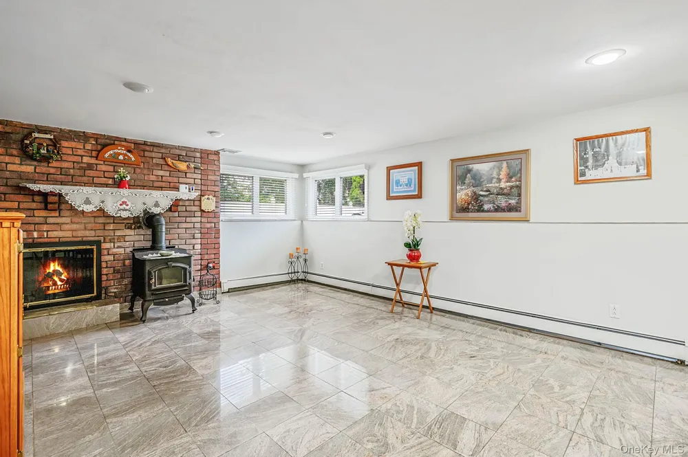 21 Page Drive Hicksville, NY 11801