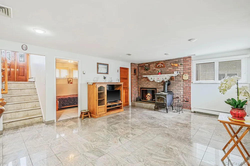 21 Page Drive Hicksville, NY 11801
