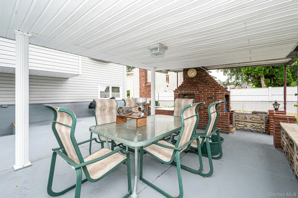 21 Page Drive Hicksville, NY 11801