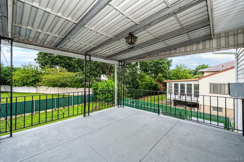 21 Page Drive Hicksville, NY 11801