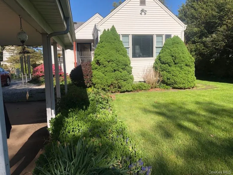 87 11th Avenue South Huntington, NY 11746