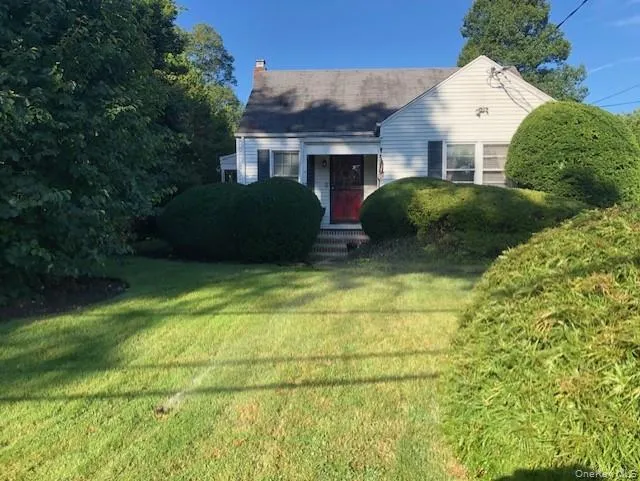 87 11th Avenue South Huntington, NY 11746