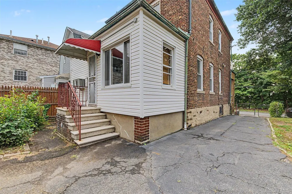 1085 Sackett Avenue Bronx, NY 10461