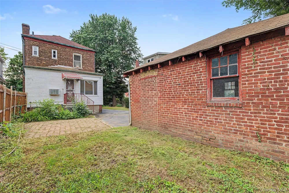 1085 Sackett Avenue Bronx, NY 10461