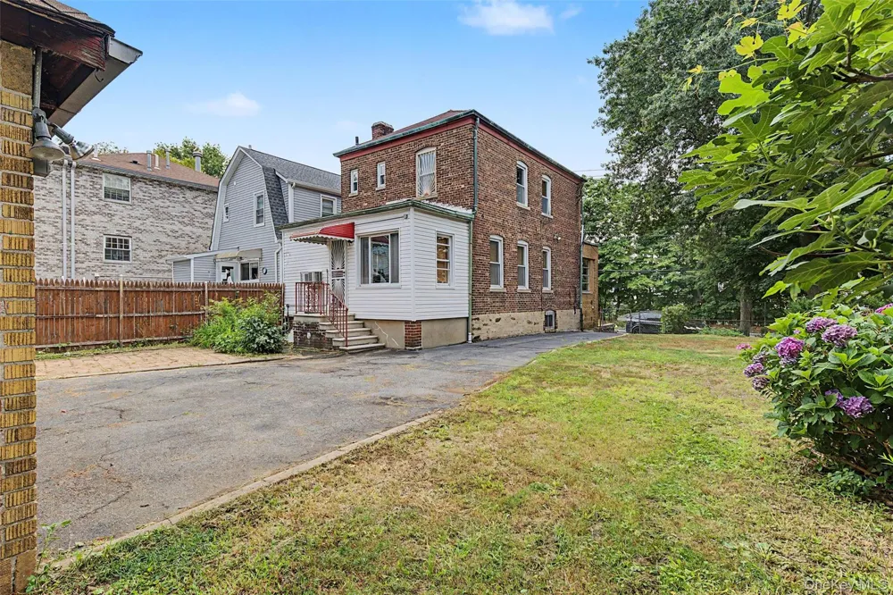 1085 Sackett Avenue Bronx, NY 10461
