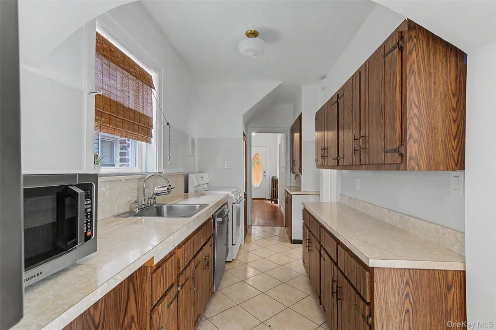 1085 Sackett Avenue Bronx, NY 10461
