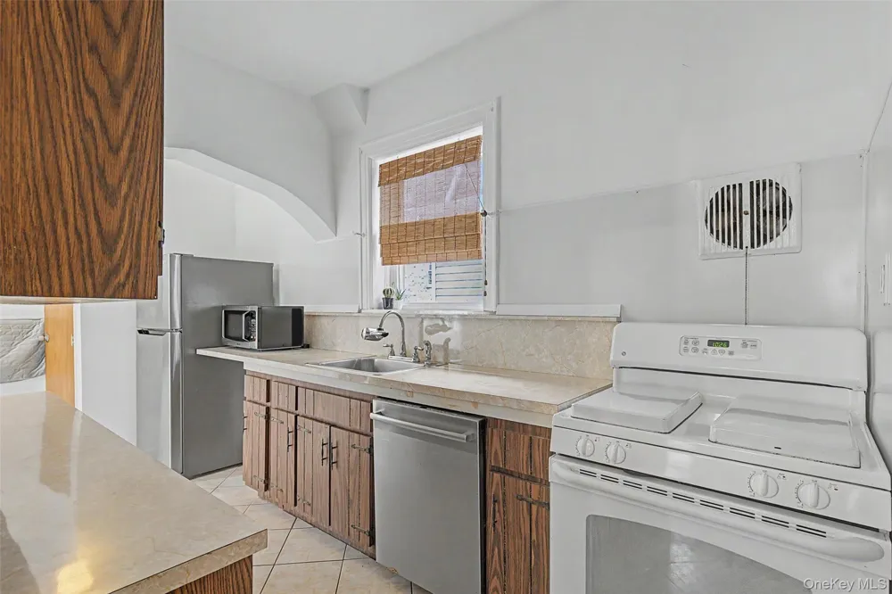 1085 Sackett Avenue Bronx, NY 10461