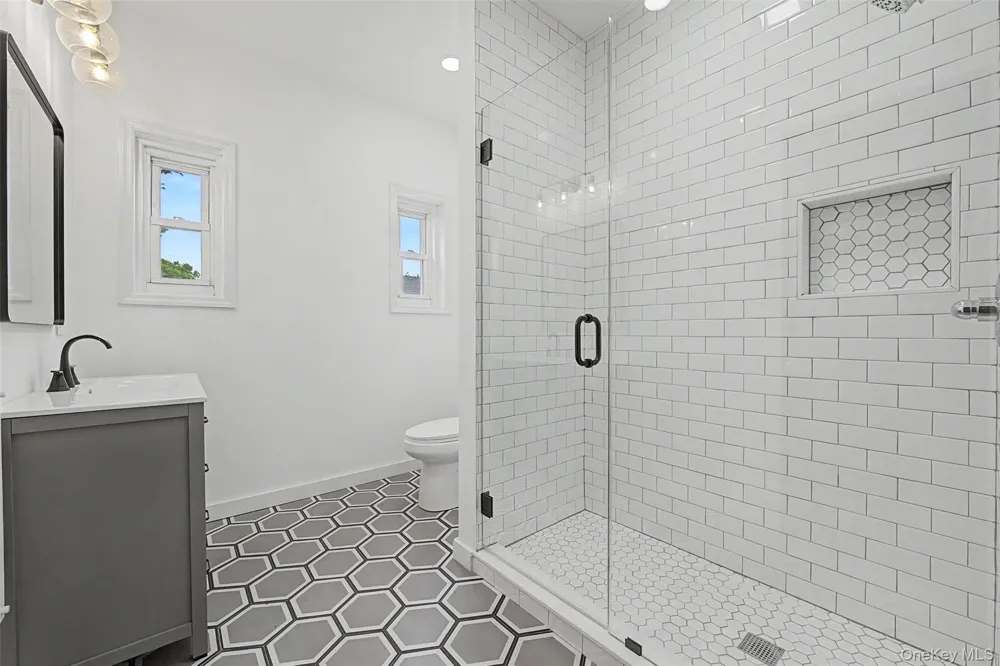 1085 Sackett Avenue Bronx, NY 10461