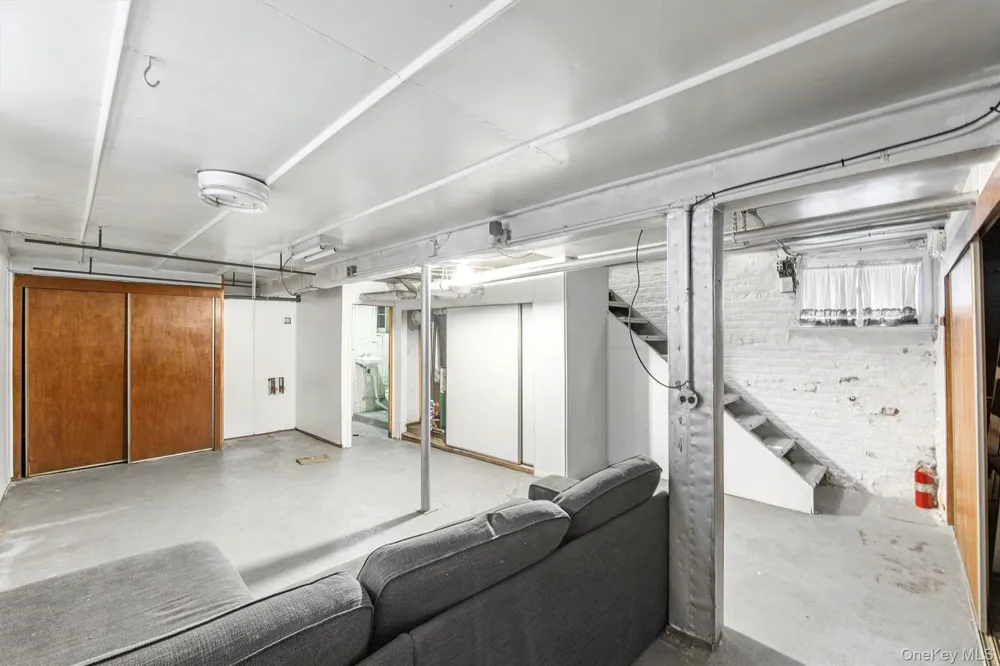 1085 Sackett Avenue Bronx, NY 10461