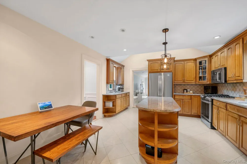 153 Powerhouse Road Roslyn Heights, NY 11577