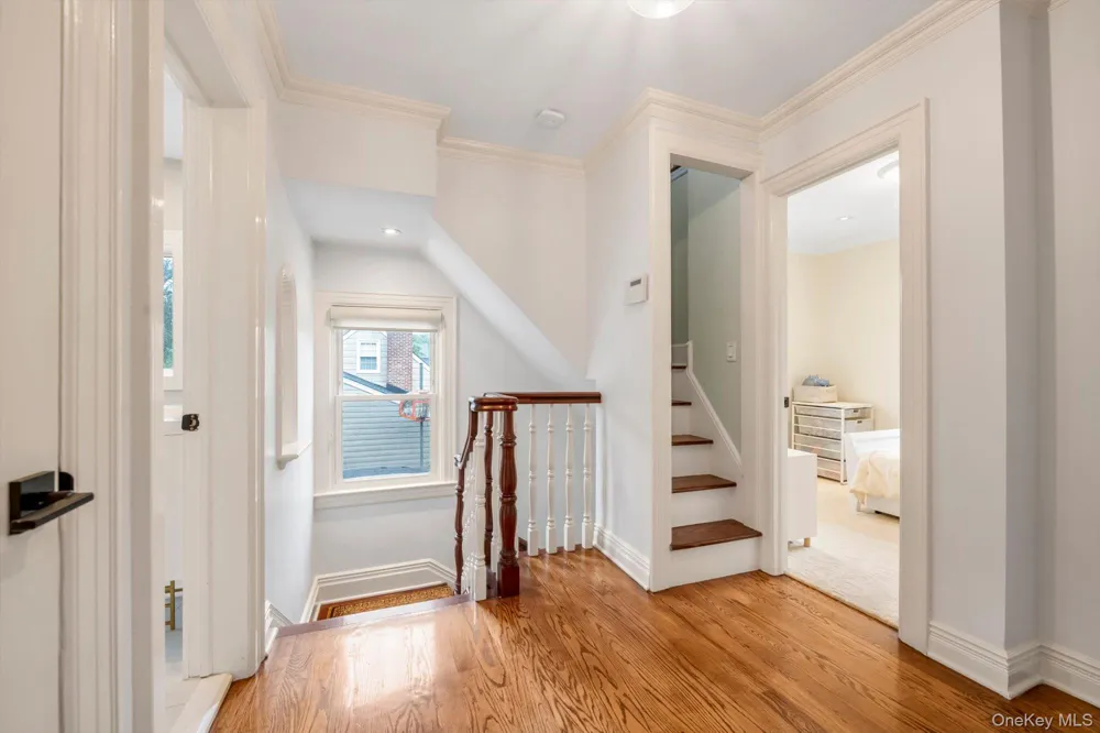 153 Powerhouse Road Roslyn Heights, NY 11577