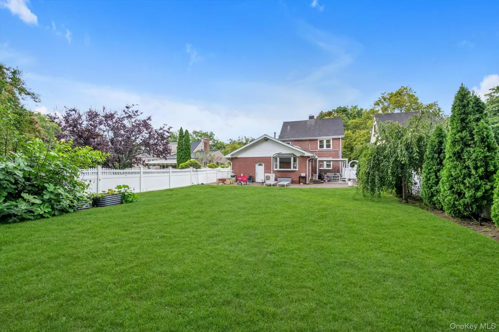 153 Powerhouse Road Roslyn Heights, NY 11577