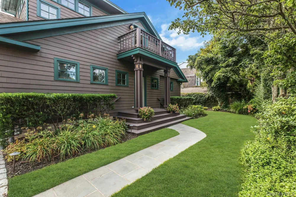 310 E Montauk Highway Hampton Bays, NY 11946