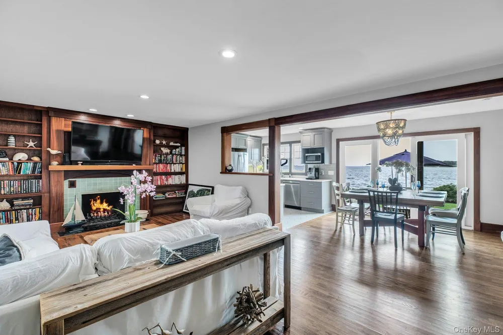 310 E Montauk Highway Hampton Bays, NY 11946