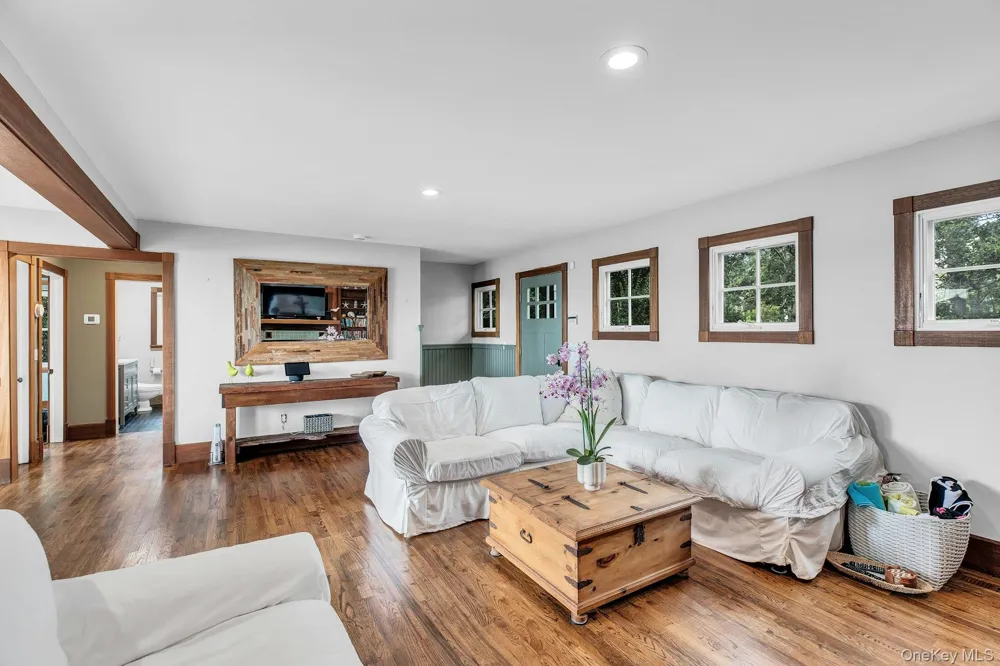 310 E Montauk Highway Hampton Bays, NY 11946