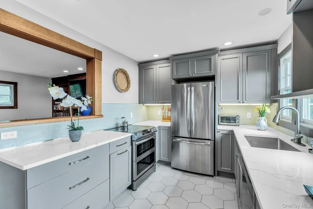 310 E Montauk Highway Hampton Bays, NY 11946