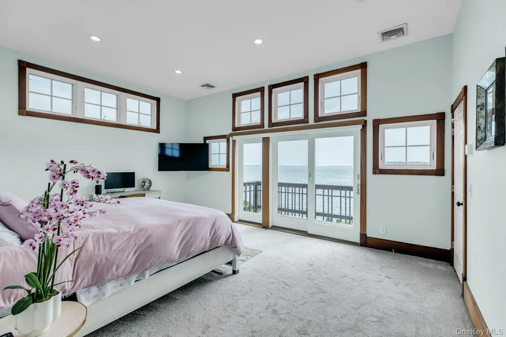 310 E Montauk Highway Hampton Bays, NY 11946
