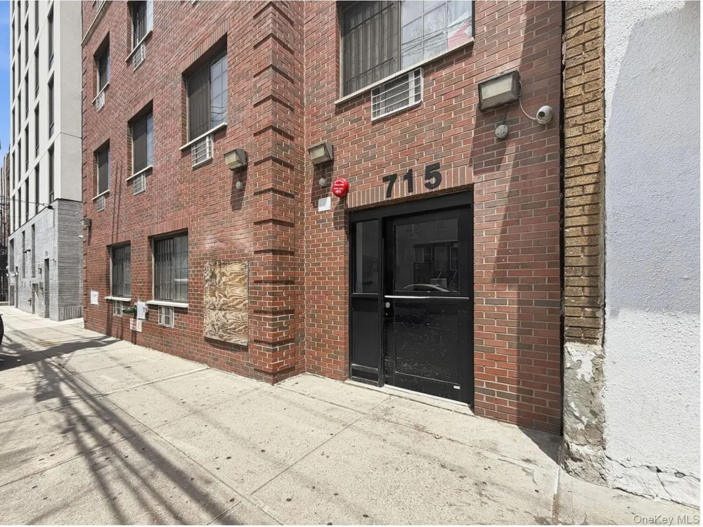 715 E 214th Street Bronx, NY 10467