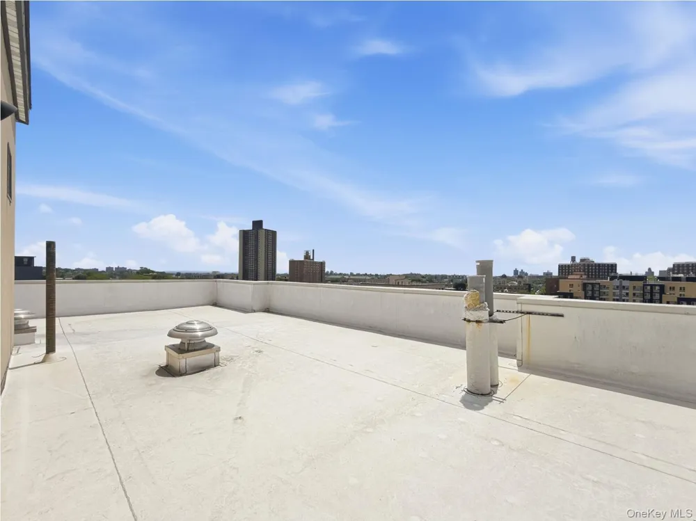 715 E 214th Street Bronx, NY 10467