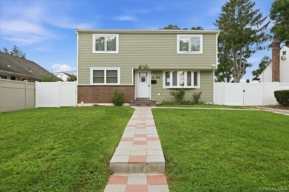 828 Bruce Drive Wantagh, NY 11793