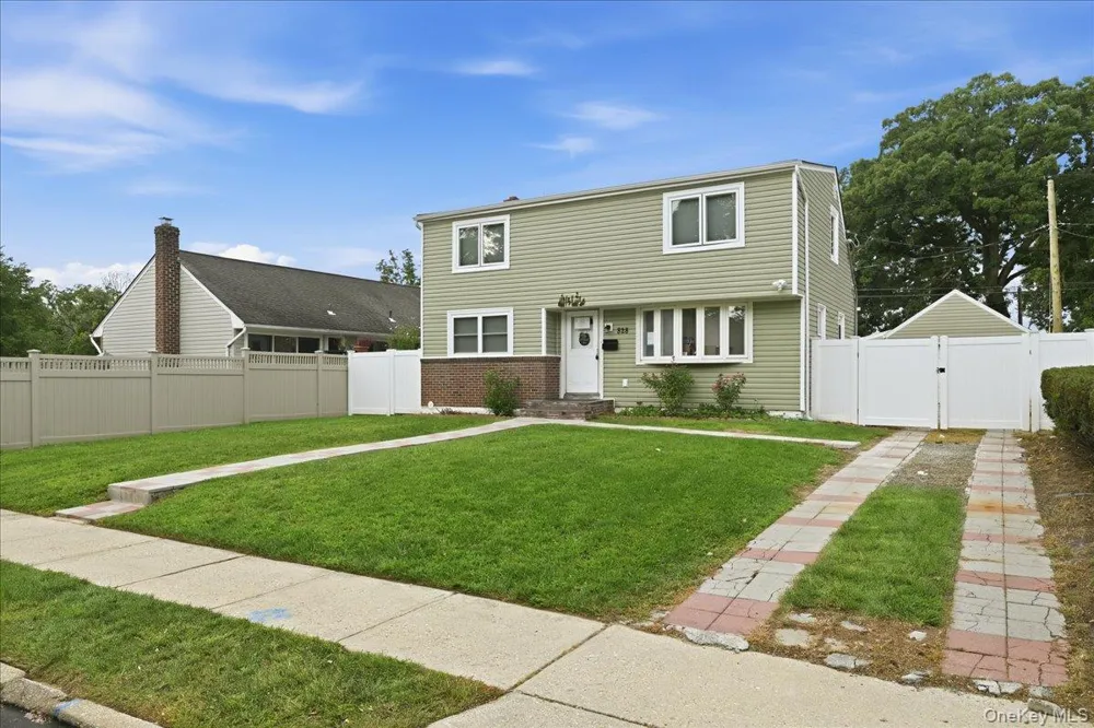 828 Bruce Drive Wantagh, NY 11793