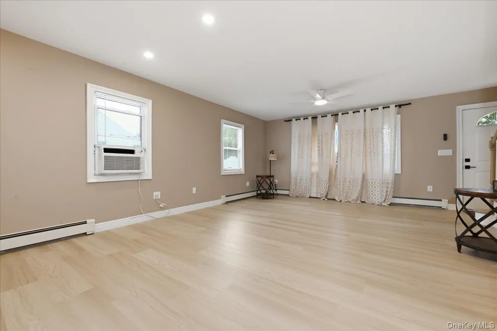 828 Bruce Drive Wantagh, NY 11793