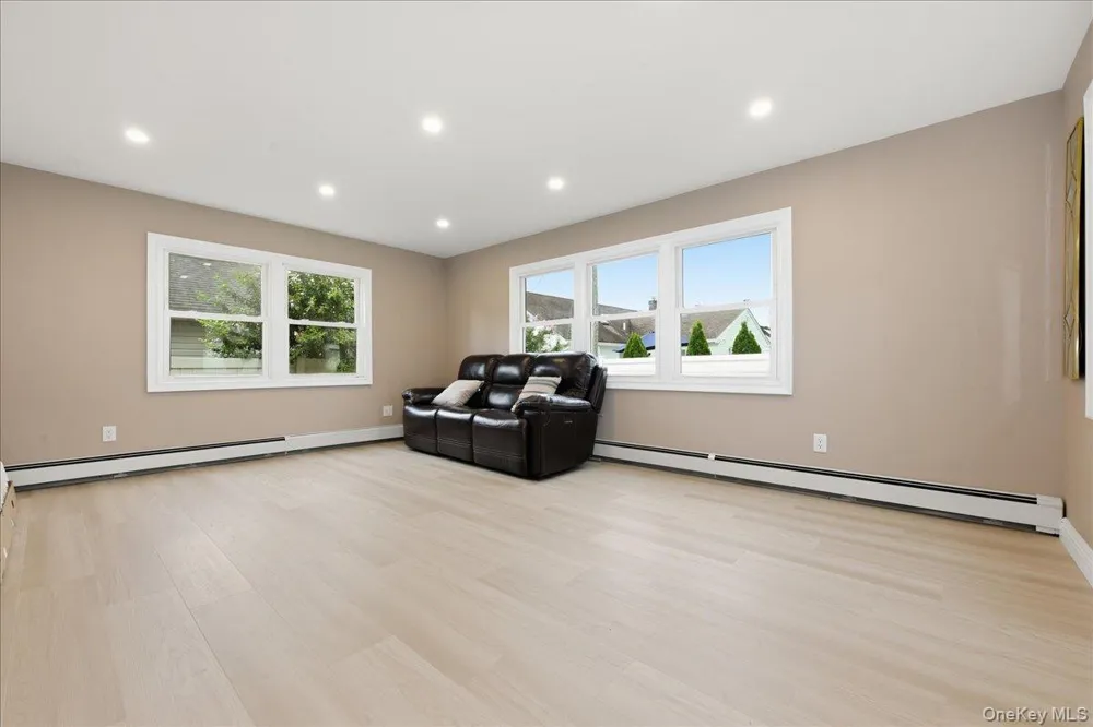 828 Bruce Drive Wantagh, NY 11793