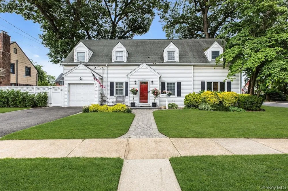 128 Stuart Street Lynbrook, NY 11563