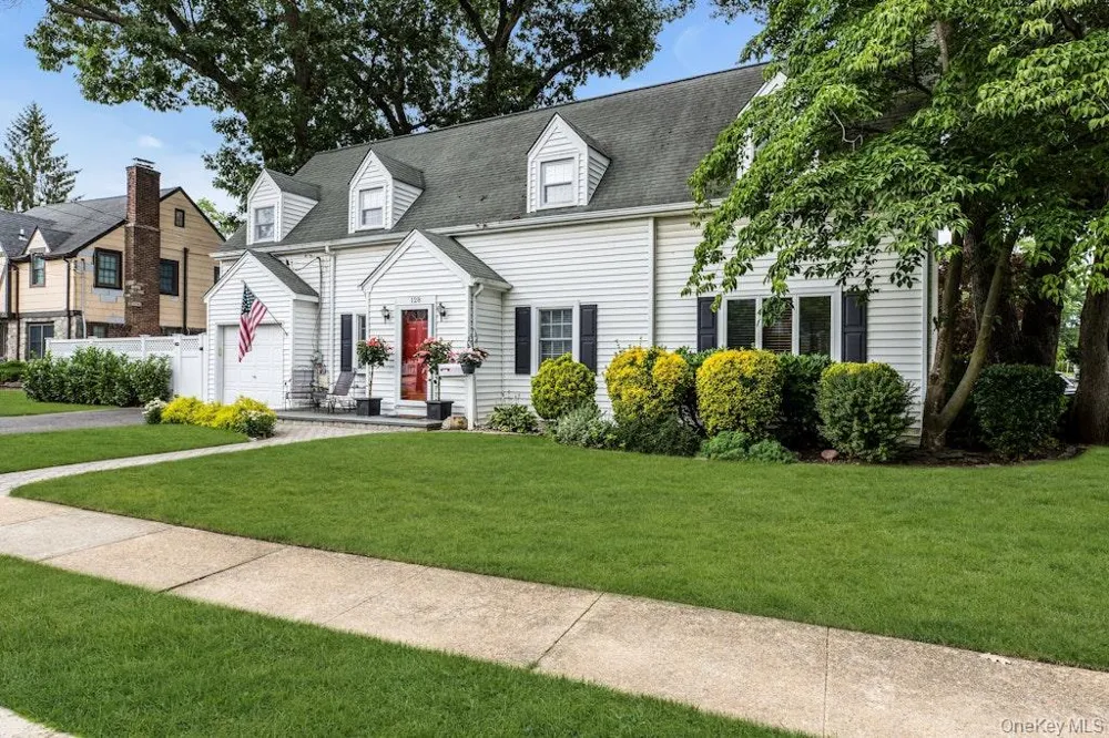 128 Stuart Street Lynbrook, NY 11563