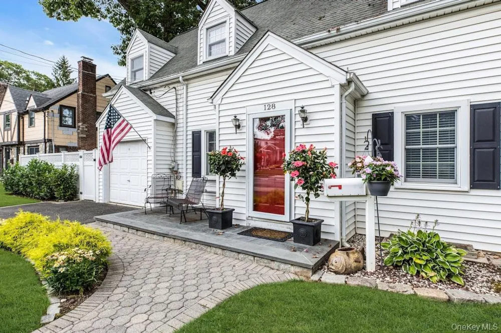 128 Stuart Street Lynbrook, NY 11563