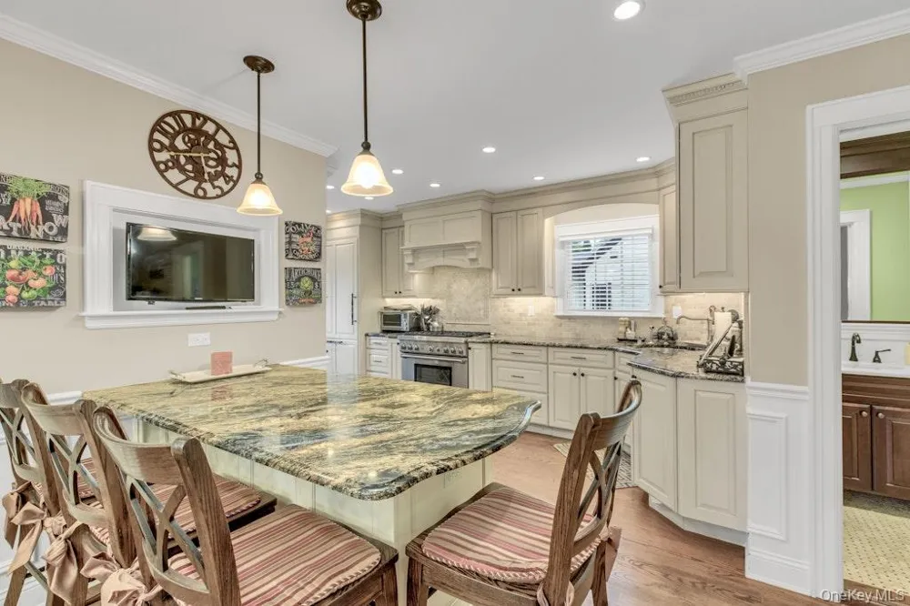 128 Stuart Street Lynbrook, NY 11563