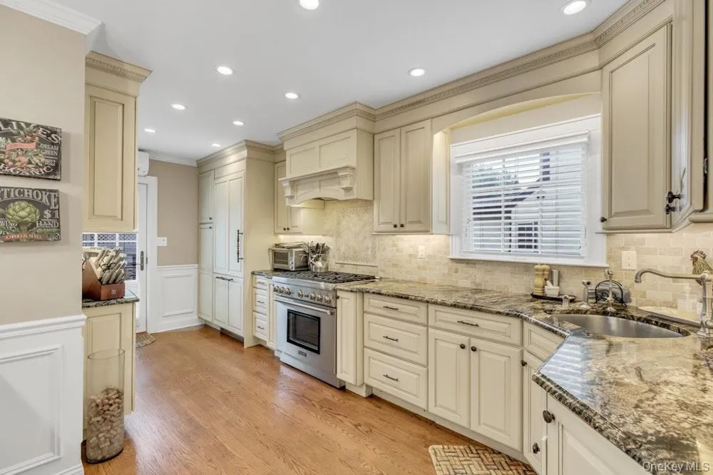 128 Stuart Street Lynbrook, NY 11563