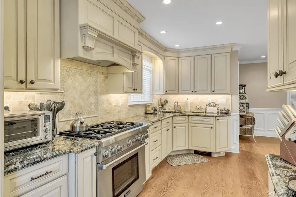 128 Stuart Street Lynbrook, NY 11563