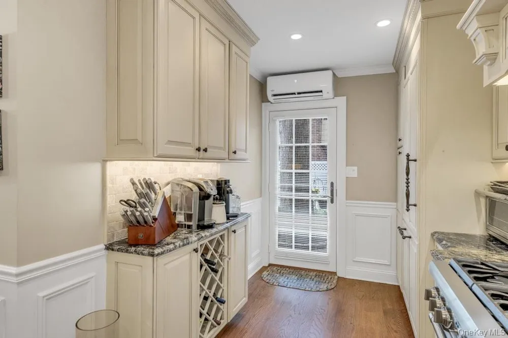 128 Stuart Street Lynbrook, NY 11563