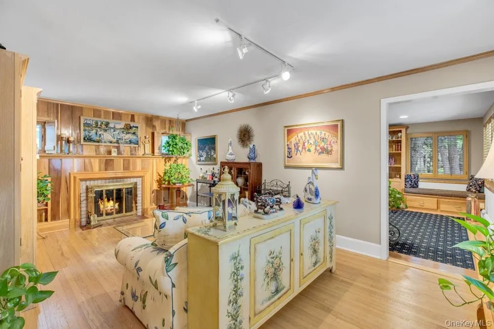 128 Stuart Street Lynbrook, NY 11563