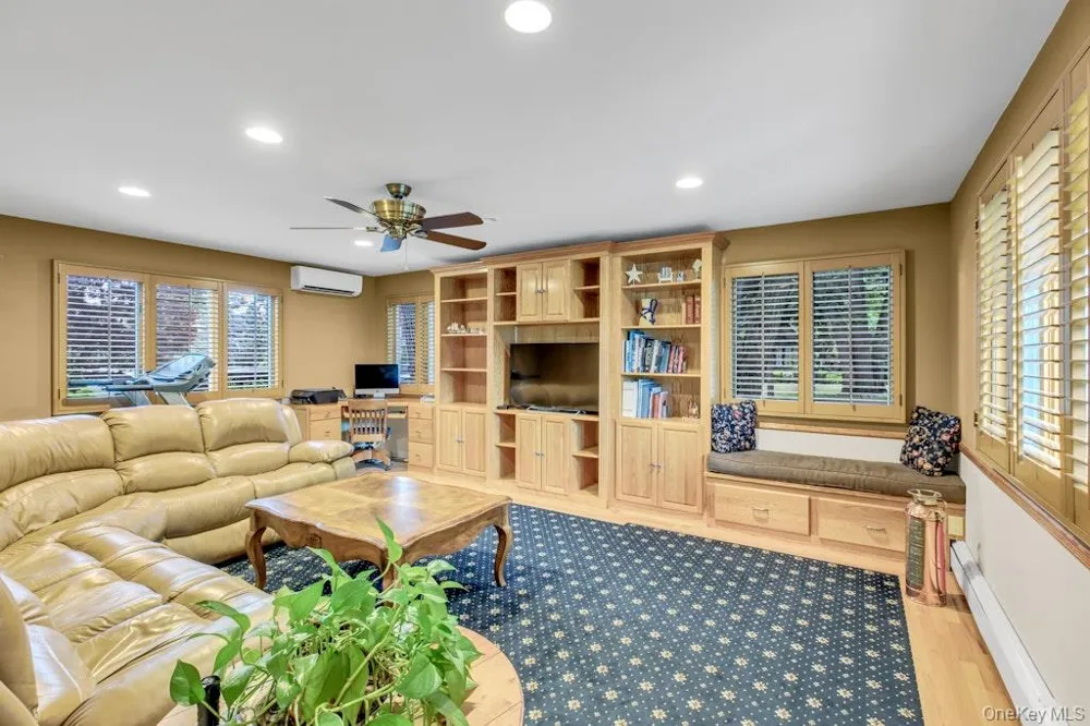128 Stuart Street Lynbrook, NY 11563