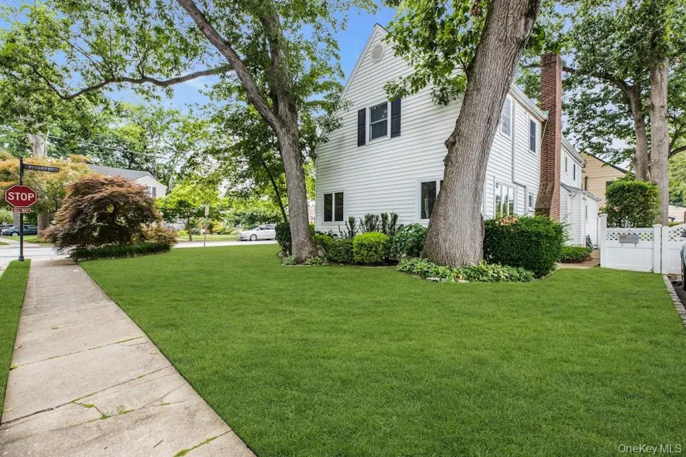 128 Stuart Street Lynbrook, NY 11563