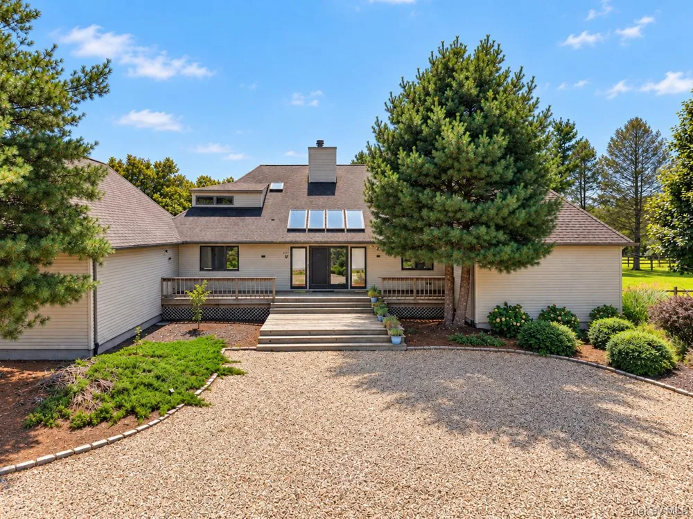 291 Deep Hole Road Calverton, NY 11933