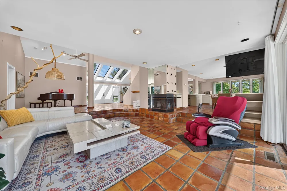 291 Deep Hole Road Calverton, NY 11933
