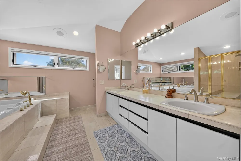 291 Deep Hole Road Calverton, NY 11933