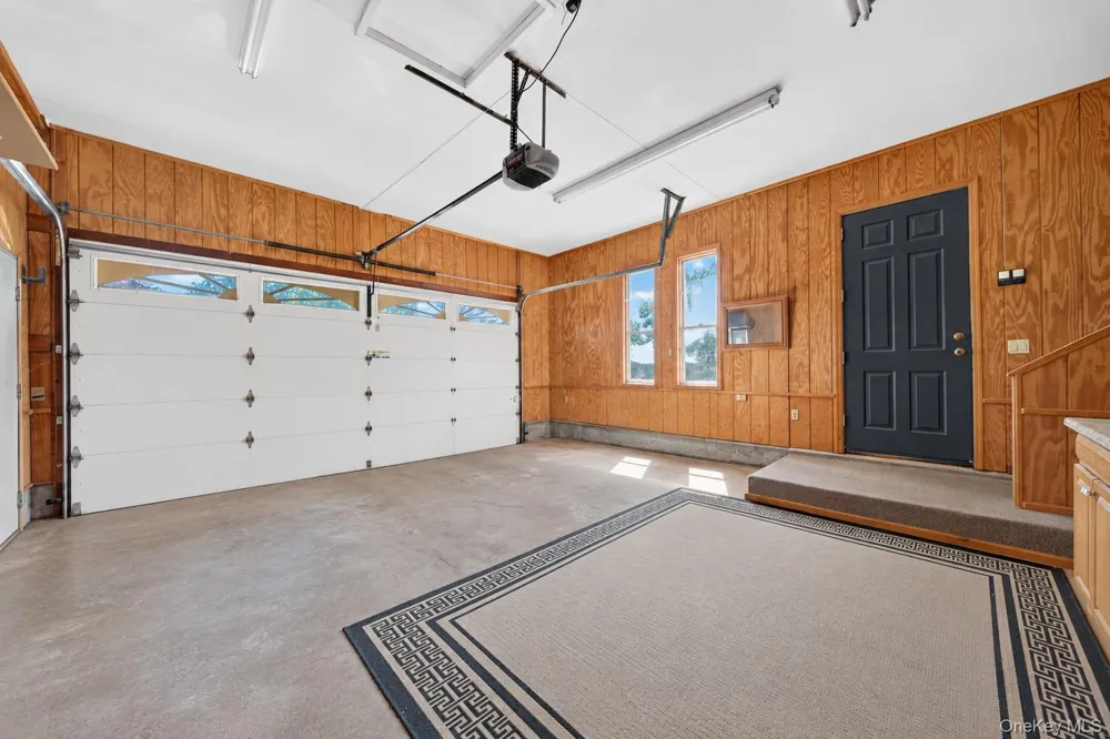 291 Deep Hole Road Calverton, NY 11933