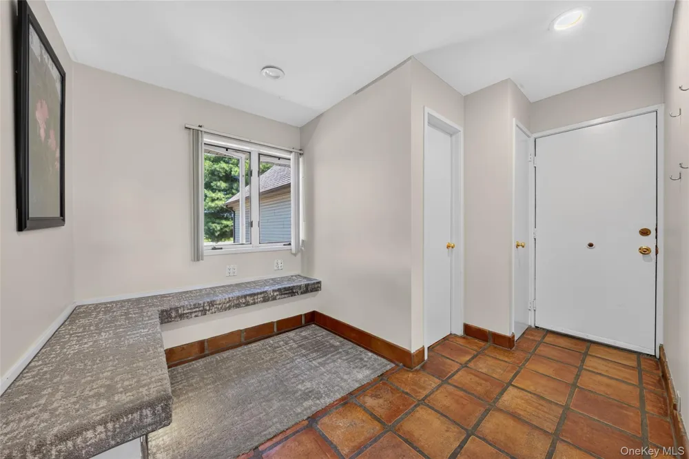 291 Deep Hole Road Calverton, NY 11933