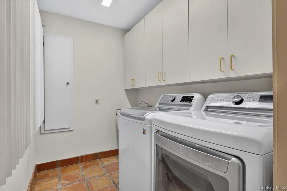 291 Deep Hole Road Calverton, NY 11933