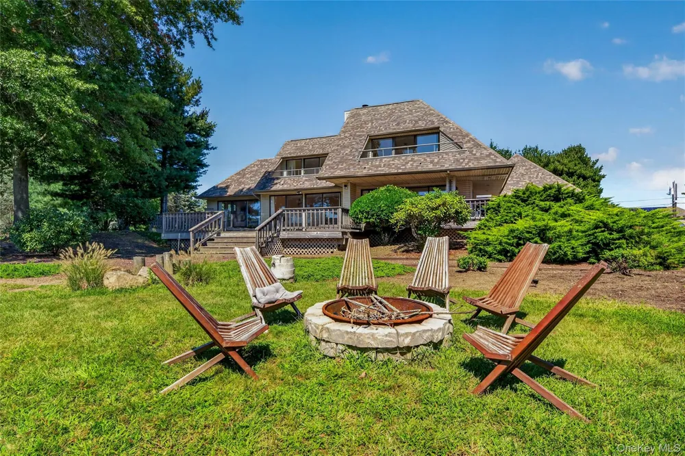 291 Deep Hole Road Calverton, NY 11933