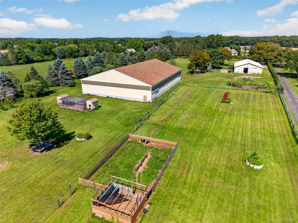 291 Deep Hole Road Calverton, NY 11933