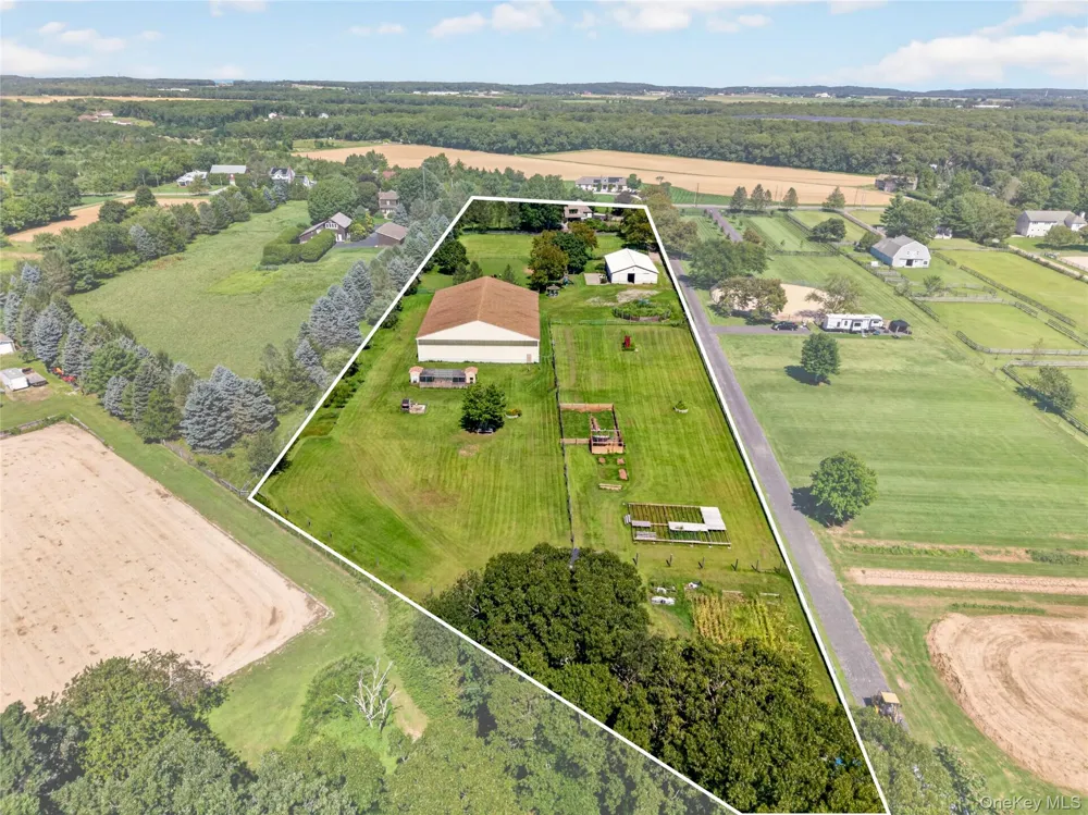 291 Deep Hole Road Calverton, NY 11933