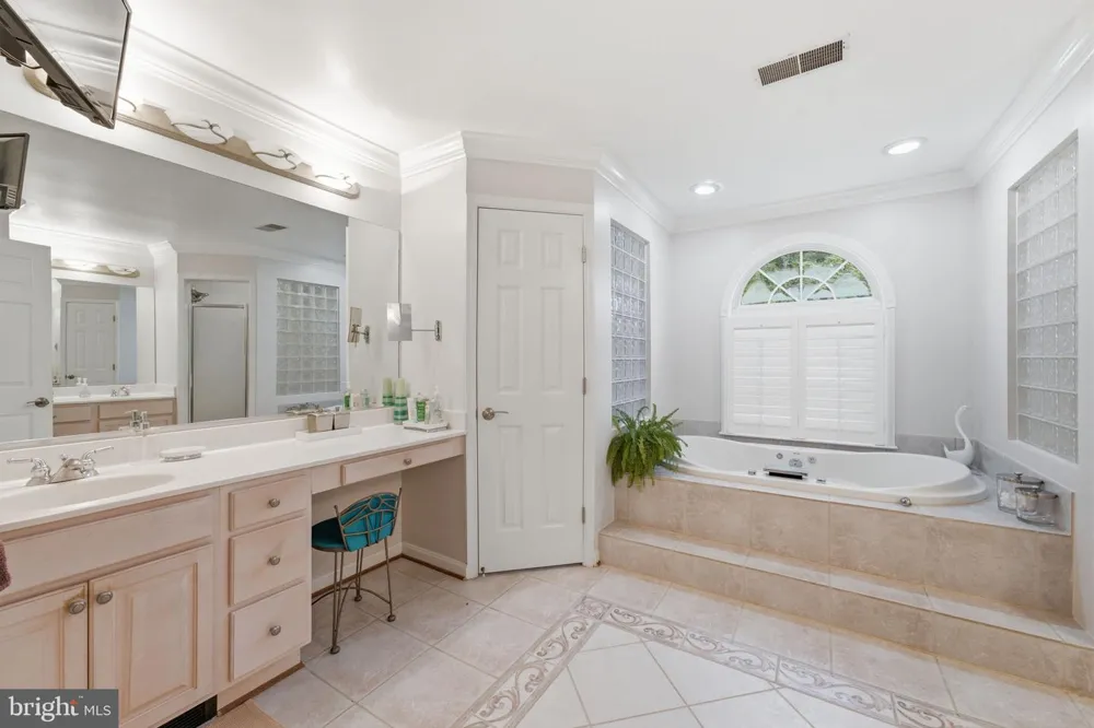 12 DELTA COURT Gaithersburg, MD 20882