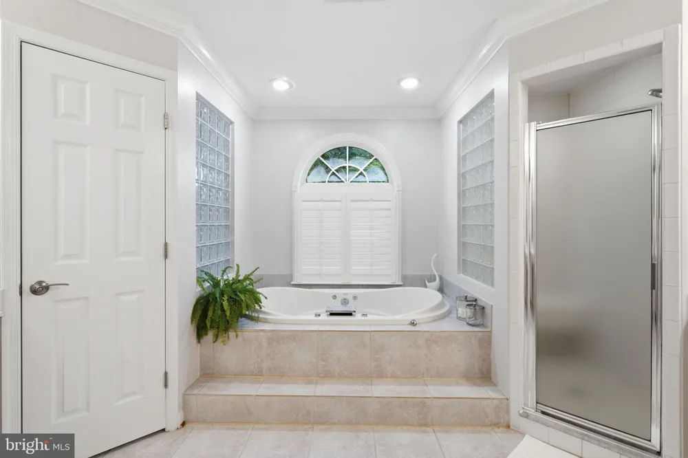 12 DELTA COURT Gaithersburg, MD 20882